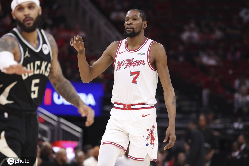 杜兰特19+9申京25+8谢泼德27分 吉昂36+10火箭胜雄鹿